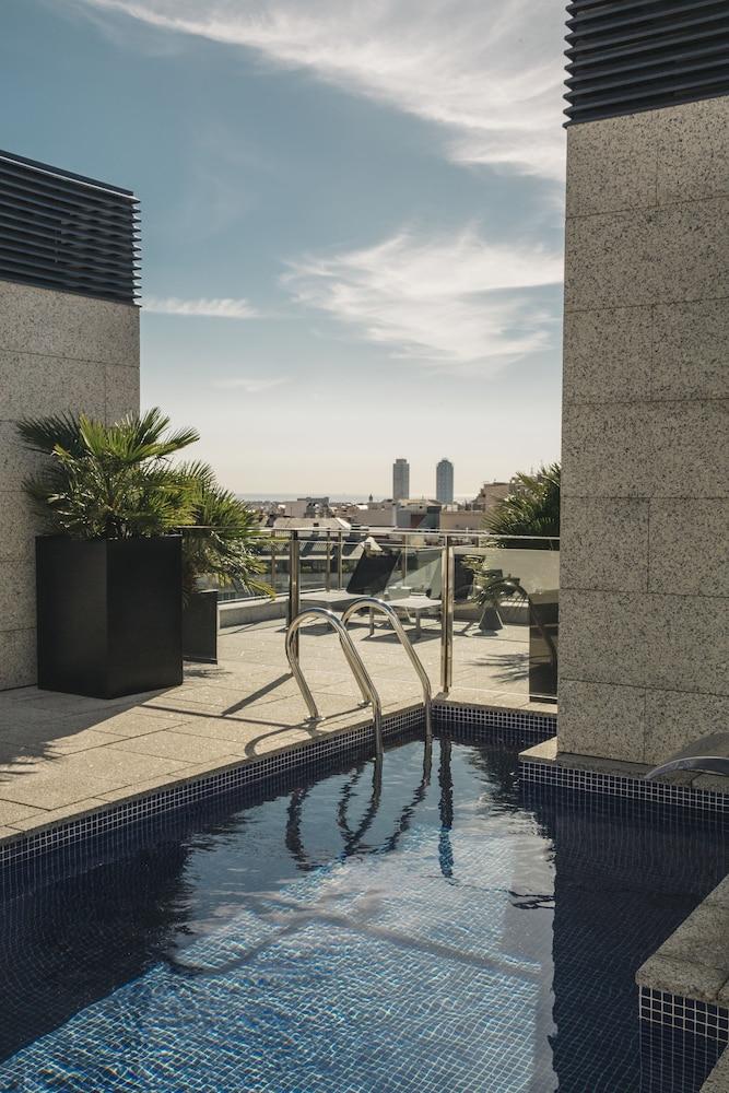 Avenue Apartment *